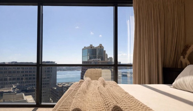 Honolulu Skyline & Ocean Retreat – Free Parking/AC