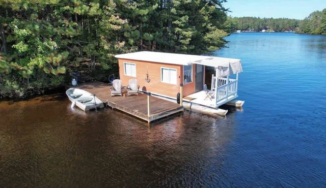 House Boat on Grant Island w/HotTub and E-Boat