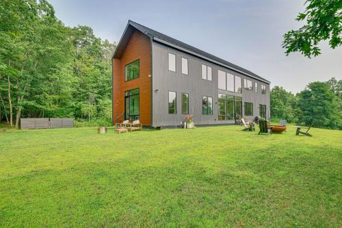 Hudson Valley Summer Escape w/Pool & Fire Pit