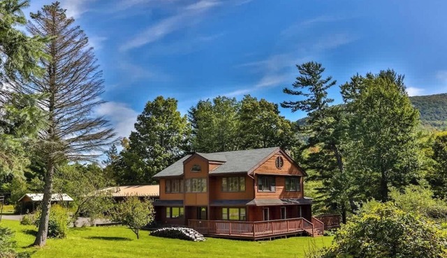 Hunter Group Retreat | 4 Separate Units & Atrium