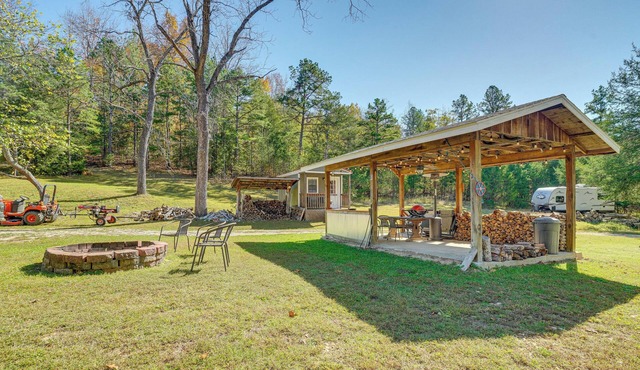 Hunters/Floaters Welcome! Creekside Missouri Cabin