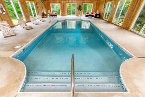 Indoor Pool Poconos Retreat with Arcade