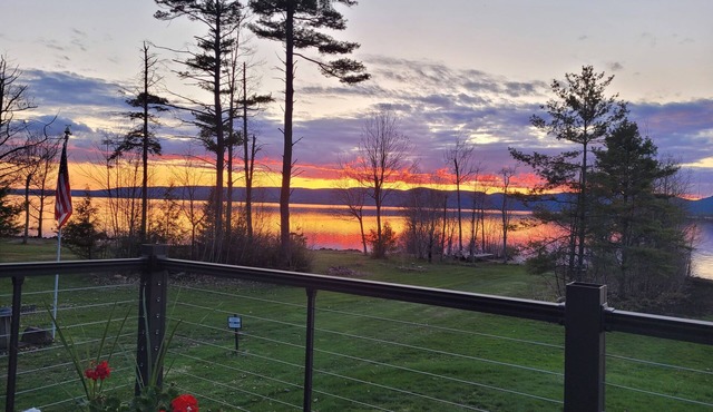 Island View Escape: Lake, Private Beach, Deck, Firepit, Family, Game Room, more!