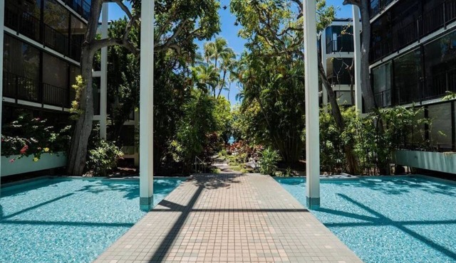 Kahala Beachfront Unique Bohemian Home