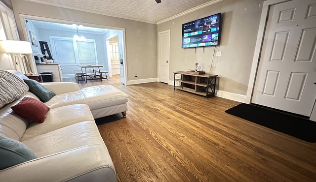 KING bed! Quiet & Cozy, Updated, Patio porch & fenced yard for pups!