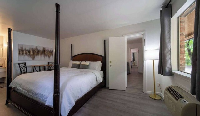 King Suite Room #14 at Glory Dayz!