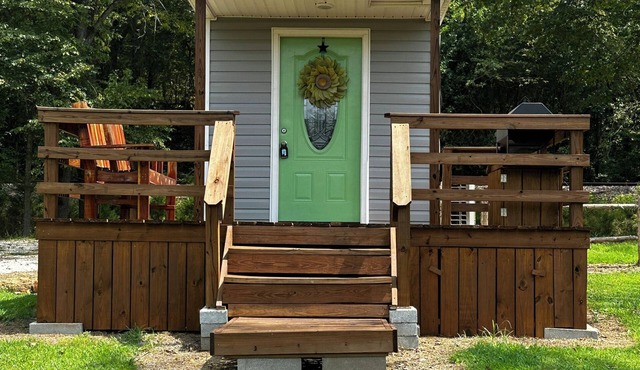 La Petite Maison, Tiny house Melbourne, AR in peaceful community of Mount Olive.