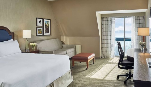 Lake Champlain King Room with Pool & Gym