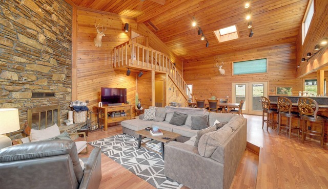 Lake Eufaula Cabin w/Dock at Nine Marina