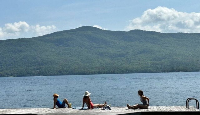 Lake George lakefront- 300ft private shoreline, modern update w/view, new host