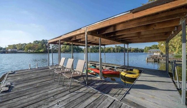 Lake Hamilton’s Cozy Cabin