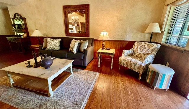 Lake view three bedroom, three bath cottage with hot tub overlooking Lake Ouachita. by RedAwning