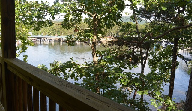 Lake view two bedroom, two bath log-sided, luxury Harbor North loft cottage with hot tub overlooking Lake Ouachita. by RedAwning
