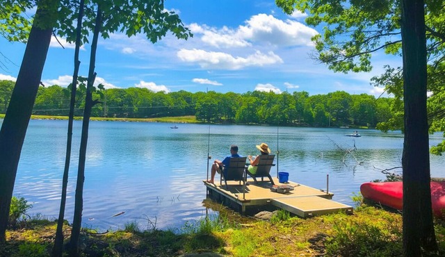 Lakefront Cabin | Hot Tub, Kayaks, Beach, Pets OK Fully Loaded, Dock