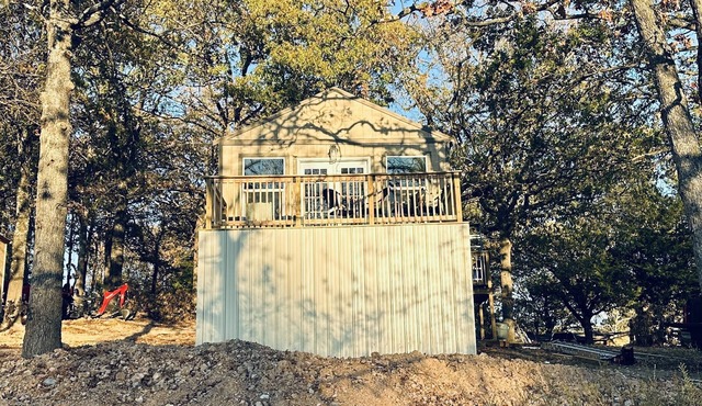 Lakefront Cabin just steps away from the water. "Fox Cabin" in Eucha