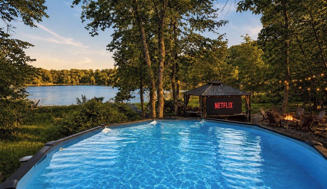 Lakefront Chalet with Private Pool, Hot Tub, Sauna