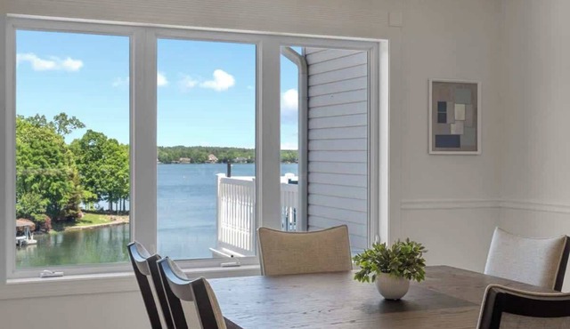 Lakefront Estate on Lake Balboa Sleeps 16+