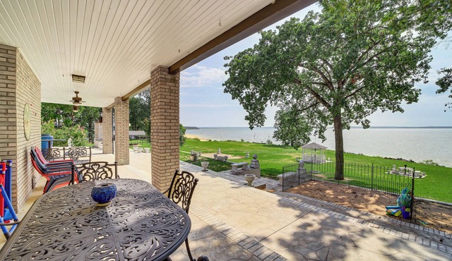 Lakefront Eufaula Escape w/Dock + Private Beach!