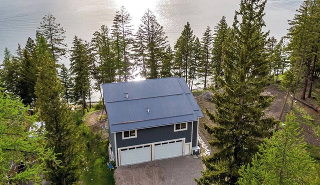Lakefront Home. Built 2016. For Remote work, boating, relaxing, hiking.