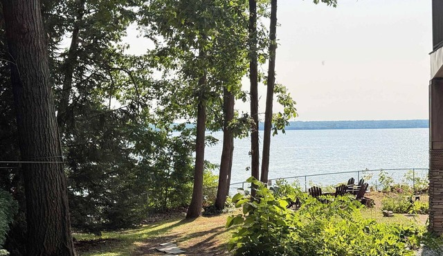 Lakefront Home: Private Dock, Hot Tub, Kayaks