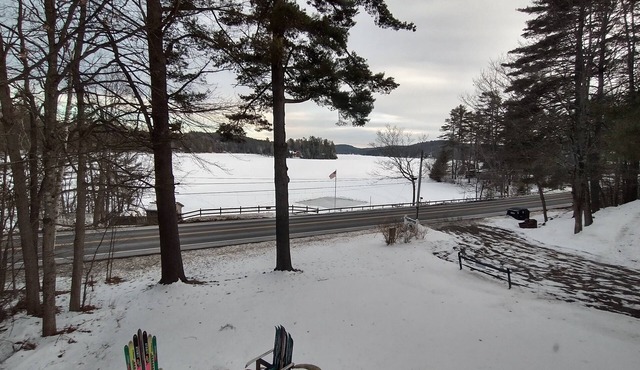 Lakefront spacious contemporary. Large families welcome. Ski GORE nearby!