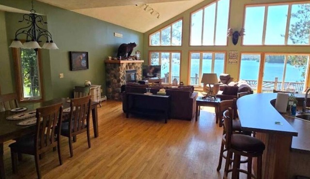 Lakeview Chalet @ Beachfront Eagle Bay Village