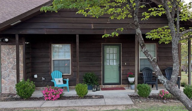 LAKEVIEW! KING BEDS! Cove creek area within minutes to boat launch or swim!
