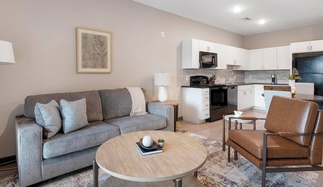 Landing | Chic 1BD, Rooftop Lounge, Pool