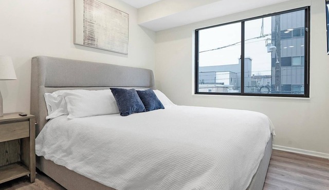 Landing | Chic 2BD, Gym