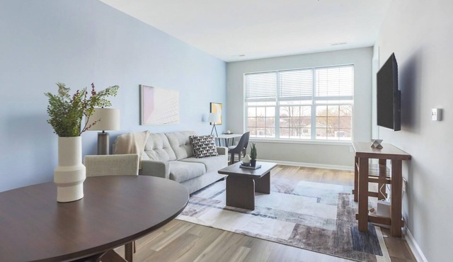 Landing | Chic 2BD, Game Room, Clubhouse