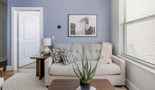 Landing | Modern 2BD, Pool, Gym
