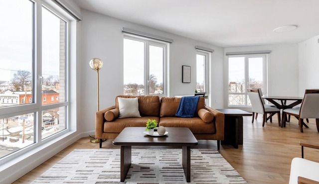 Landing | Spectacular 2BD, Courtyard