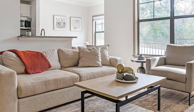Landing | Stylish 1BD, Gym, Pool