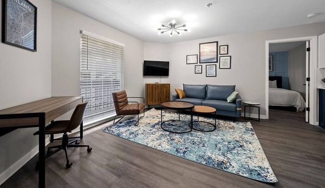 Large and Modern Two Bedroom Condo Sleeps Six