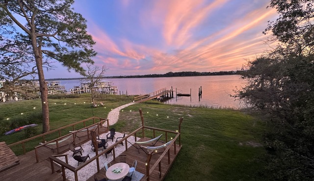 🌅LARGE Luxury Riverfront Dock Retreat🎣Peaceful Dolphins🐬LONGER STAYS🌴2 KINGS👑