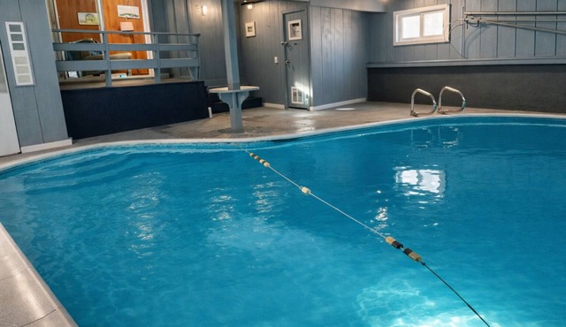 Large North Conway Vacation Home Indoor Pool, Pool Table Sleeps 22