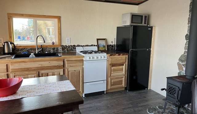 Located close to Tanalian River, amazing views and cozy setting.