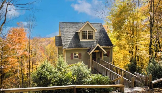 Location! Charming mountain retreat at 4000' elevation with stunning views. in Seven Devils