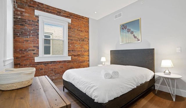 Lofts at Walnut: 1BR, Fast Wi-Fi