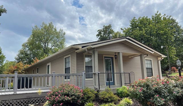 Lovely 2 bedroom 2 bath home at the base of Mt Magazine near Subiaco Academy