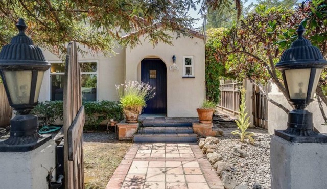 Lovely Palo Alto Cottage ~ Near Stanford, tech companies