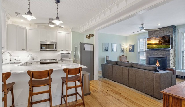 Luxury 3BR, 2 Full + 2 Half Baths/Walk to Elmwood/Garage/EV Charger/AC