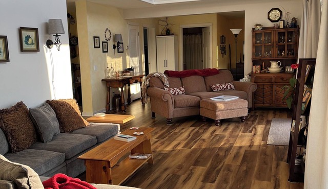Luxury get away on Lamoka Lake - come rest and restore!