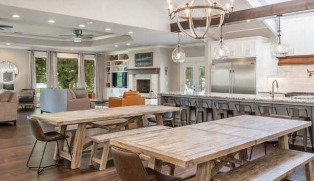 Luxury Lakefront Lodge - 16 Beds! 8 BRs! Sleeps 32!