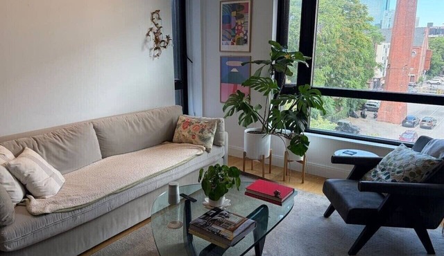 Luxury Master Bedroom + Bath Near LIRR golf beach in Port Washington