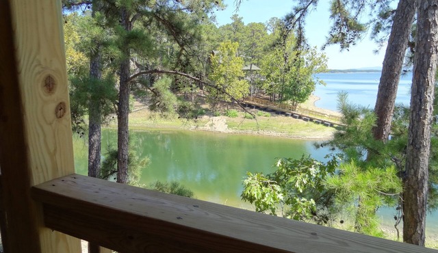 Luxury three bedroom, three bath cottage with hot overlooking Lake Ouachita. by RedAwning