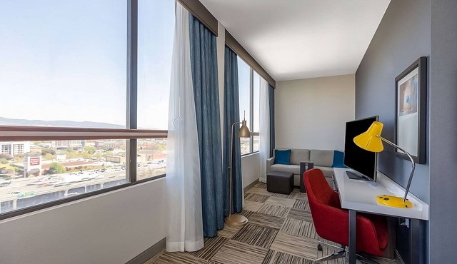 Make Your Trip More Enjoyable! Parking, Pets Allowed, Near Shorebird Park!