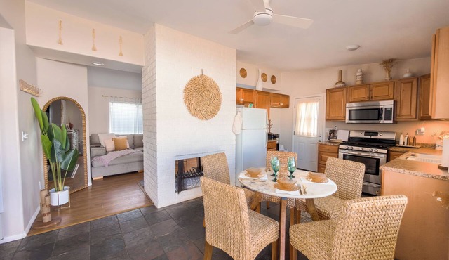 Mid-Century Boho Casita - 3BR 2BA Spacious yard