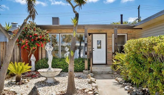 Mid Century Garden View Home Parking