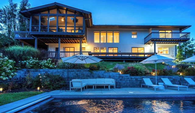 Midcentury Wow! River views, Heated Pool & Hot Tub